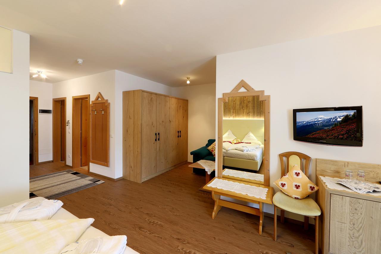 Hotel Kristall Falzes Esterno foto