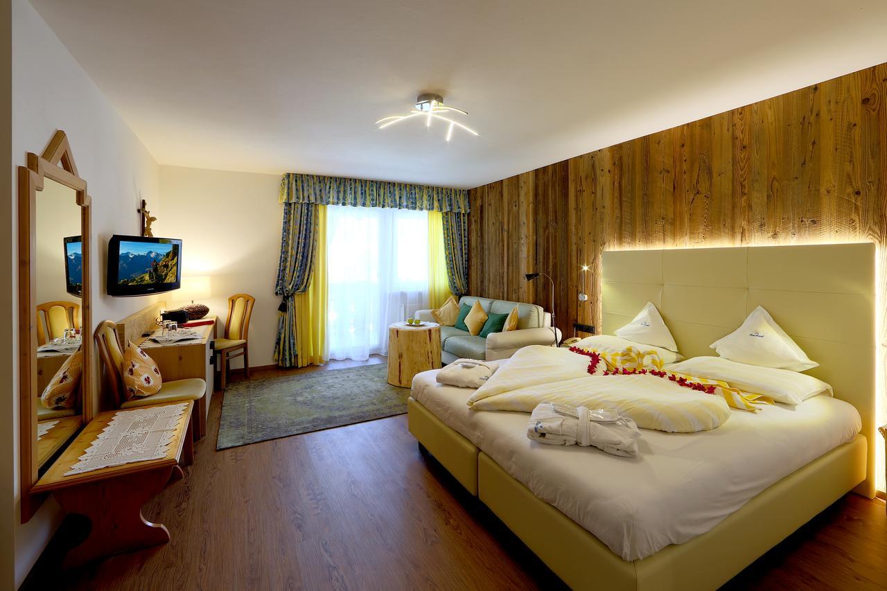 Hotel Kristall Falzes Esterno foto